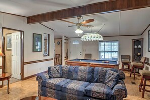 House (3 Bedrooms) | Interior