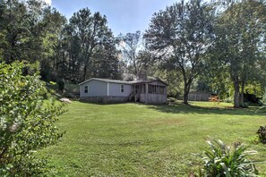 House (3 Bedrooms) | Interior - Ooltewah Cabin w/ Grill, Pool Table & Porch! (Ooltewah)