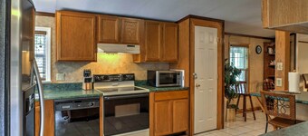 奧特瓦小屋,附燒烤架、撞球桌及門廊!