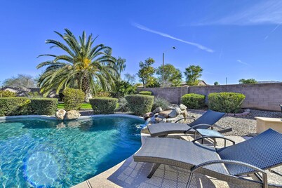 Private Pool & Hot Tub: Southeast Gilbert Home