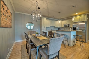 Apartment (2 Bedrooms) | Interior - Grand Haven Condo: Walk to Lake + Pool Access! (Grand Haven)