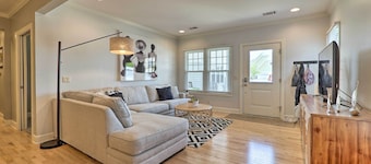 Grand Haven Condo: Walk to Lake + Pool Access!