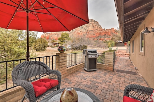 Walk to Trails! Sedona Casita w/ Fire Pit & Views