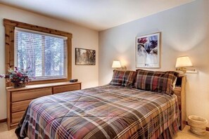 Apartment (1 Bedroom) | 1 bedroom, bed sheets