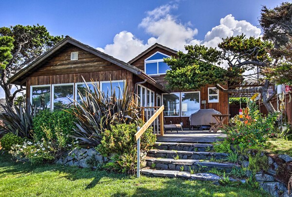 Oceanfront Escape W/ Pacific Views: Surf & Explore - Cannon Beach, OR
