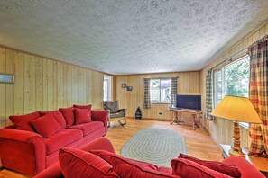 House (3 Bedrooms) | Interior - Jasonville Cabin - Walk to Shakamak State Park! (Jasonville)
