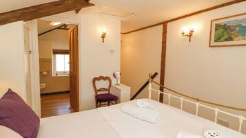 Cottage | 1 bedroom, individually decorated, individually furnished, free WiFi