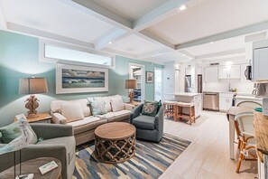 Apartment (2 Bedrooms) | Front of property - Coastal Downtown Naples Condo - Walk to the Beach! (Naples)