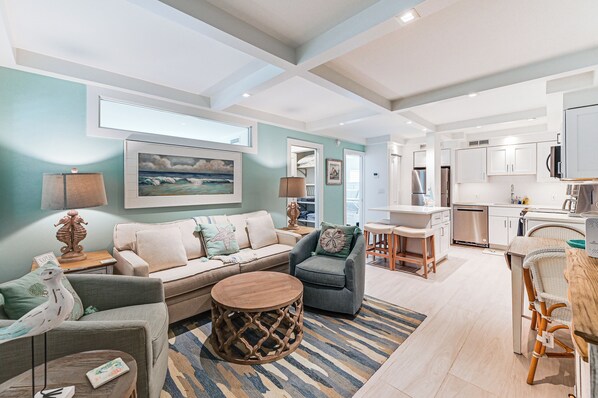 Apartment (2 Bedrooms) | Front of property - Coastal Downtown Naples Condo - Walk to the Beach! (Naples)