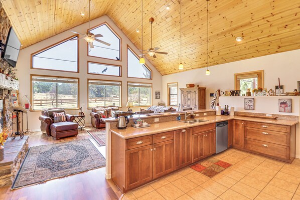 House (3 Bedrooms) | Interior