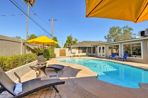 House (4 Bedrooms) | Interior - Putting Green! Extra Innings Escape in Phoenix (Phoenix)