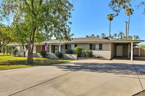 House (4 Bedrooms) | Interior - Private Pool & Camelback Mtn Views: Phoenix Gem (Phoenix)