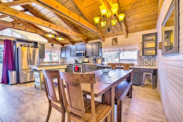 House (4 Bedrooms) | Interior