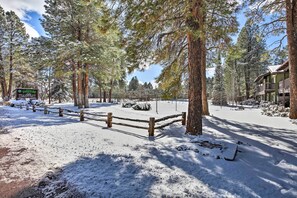 Apartment (2 Bedrooms) | Interior - Steps to Golf Course: Condo w/ Grill in Pinetop! (Pinetop)