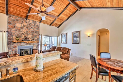 Steps to Golf Course: Condo w/ Grill in Pinetop!