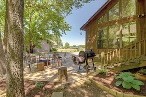 House (2 Bedrooms) | Interior - Roomy Riverfront 'trout Valley Cabin' w/ Porch! (Mountain View)