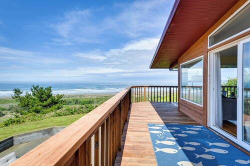 Mckinleyville Getaway w/ Hot Tub & Ocean Views!