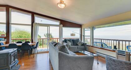 Mckinleyville Getaway w/ Hot Tub & Ocean Views!