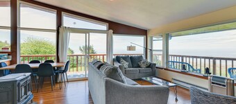 Mckinleyville Getaway w/ Hot Tub & Ocean Views!