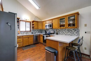 House (3 Bedrooms) | Interior