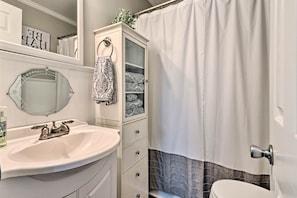 House (2 Bedrooms) | Interior - Peaceful Elkin Vacation Rental ~ 17 Mi to Mt Airy! (Elkin)