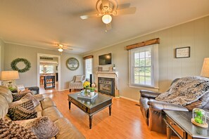 House (2 Bedrooms) | Interior - Peaceful Elkin Vacation Rental ~ 17 Mi to Mt Airy! (Elkin)