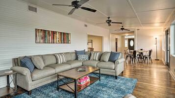 House (4 Bedrooms) | Front of property