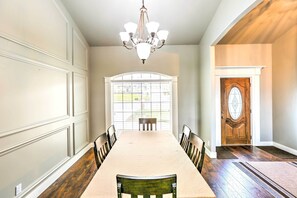 House (4 Bedrooms) | Interior