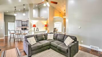 House (4 Bedrooms) | Interior