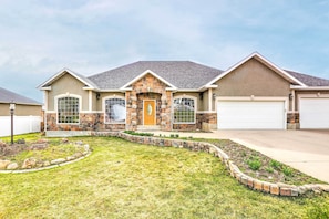 House (4 Bedrooms) | Front of property