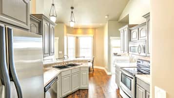 House (4 Bedrooms) | Private kitchen