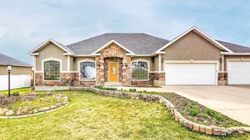 House (4 Bedrooms) | Front of property