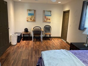 4 عدّة غرف نوم وواي فاي وملاءات أسرّة