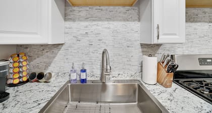 In Unit W&D Free Parking Fast Wifi 5 Min Downtown