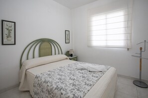 2 chambres, fer et planche à repasser, accès Internet