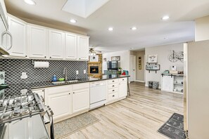 Interior - 1 Mi to Nau: High-country Home w/ Gorgeous Views! (Flagstaff)