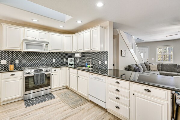 House (4 Bedrooms) | Interior - 1 Mi to Nau: High-country Home w/ Gorgeous Views! (Flagstaff)