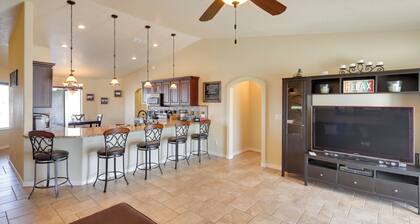 Pool, Hot Tub & Mtn Views: Lake Havasu City Home!