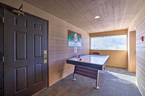 Interior - Brian Head Resort Condo - Near Skiing & Hiking! (Brian Head)