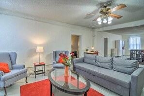 TV - Charming Apartment in the Heart of Sault St Marie! (Sault Ste. Marie)