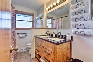 House (3 Bedrooms) | Interior