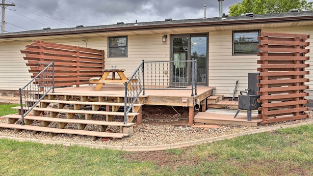 A mobile home with a patio area, outdoor seating, and a small deck. - Rapid City Home - Walk to Canyon Lake Park (Rapid City)