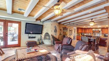 House (5 Bedrooms) | Interior