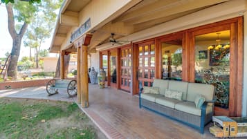 House (5 Bedrooms) | Front of property