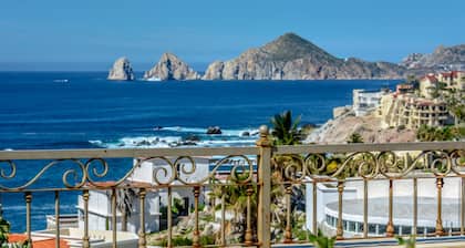 Cabo Hacienda w/ Private Pool & Rooftop Terrace!