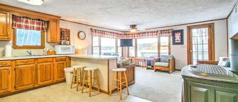 House (2 Bedrooms) | Interior