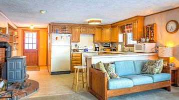 House (2 Bedrooms) | Interior