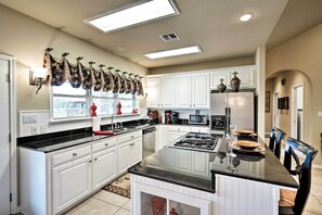 House (3 Bedrooms) | Interior