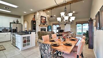 House (3 Bedrooms) | Interior