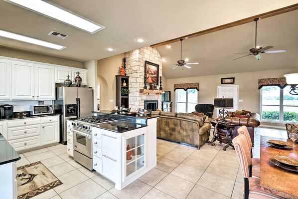 House (3 Bedrooms) | Interior